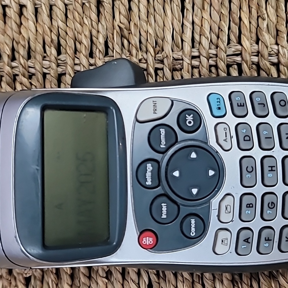 Dymo LetraTag Label Maker - Picture 2 of 6